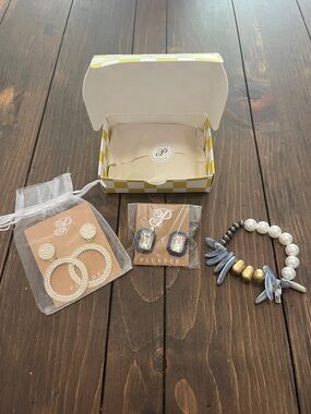 Plunder Mixed Jewelry Set in White, Gold, Gray L2